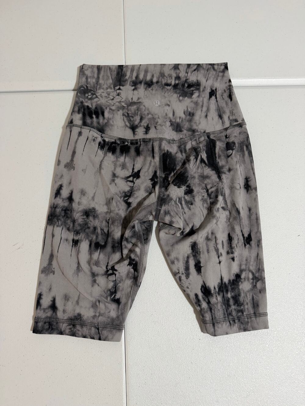 Lululemon Align High Rise Short 8" Size 6 Tie Dye Gray Black Biker Shorts